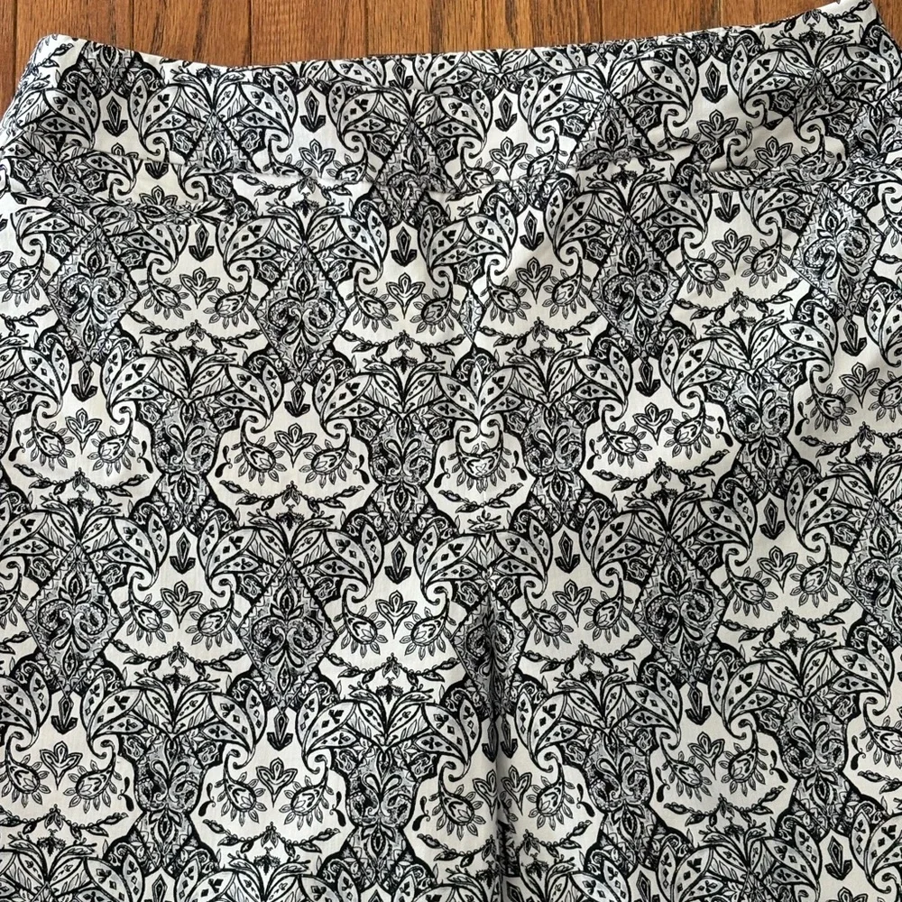 Chico's So-Slimming Black and White Patterned Ankle Pants with Pom Pom Details - Picture 4 of 9